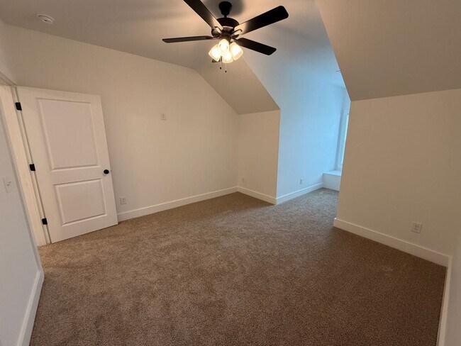 Building Photo - New Build 3 Bed 2.5 Bath Townhome in Shelbyville with a Move in Special