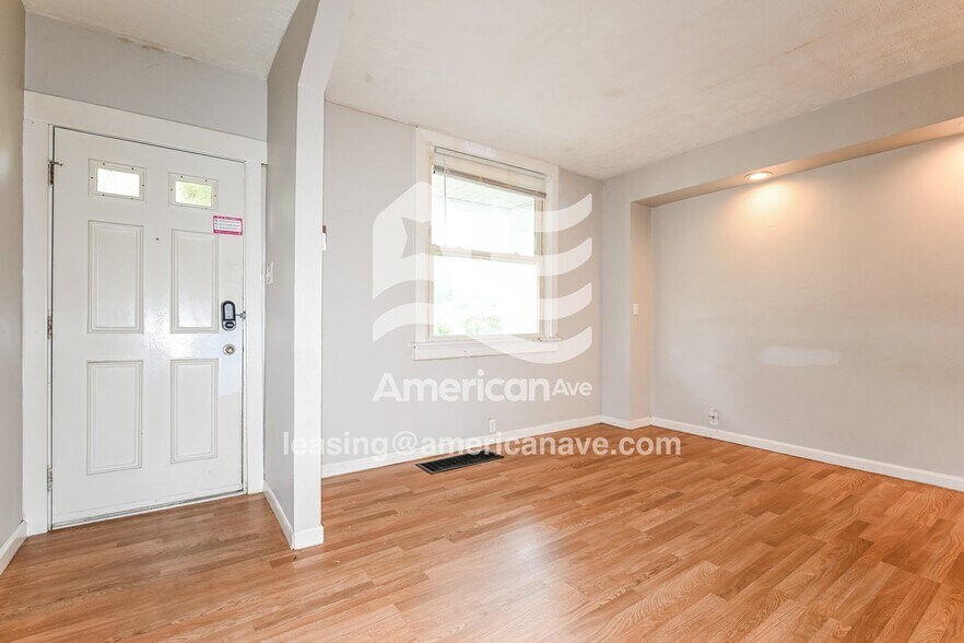 Building Photo - 5609 Celadine St