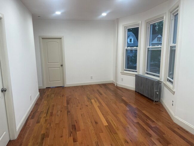 Building Photo - 535 Van Cortlandt Park Ave