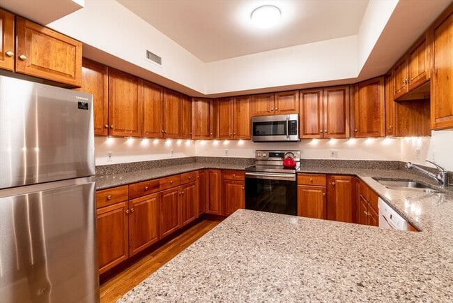 Building Photo - 3 Appleton St