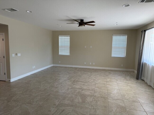 Building Photo - Newer Modern 4 Bedroom 3.5 Bath w/ Bedroom...