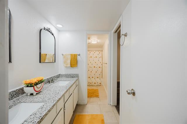 Building Photo - 412 Pebble Way