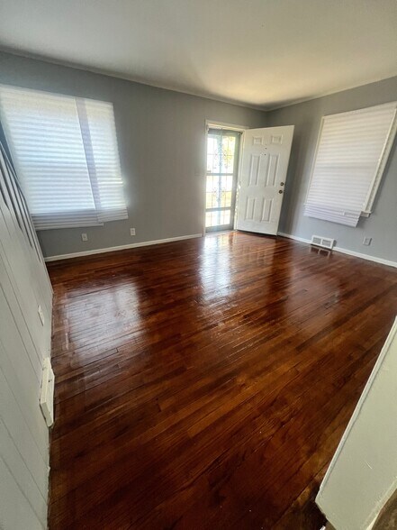 Building Photo - 1012 Louise Rd