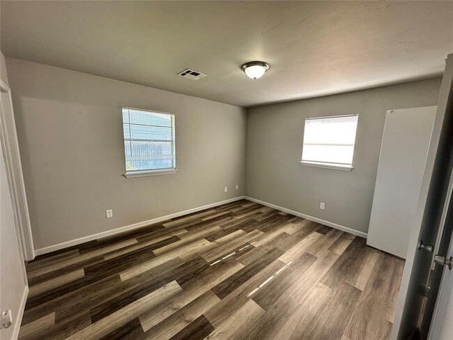 Building Photo - 941 Cooper Ln