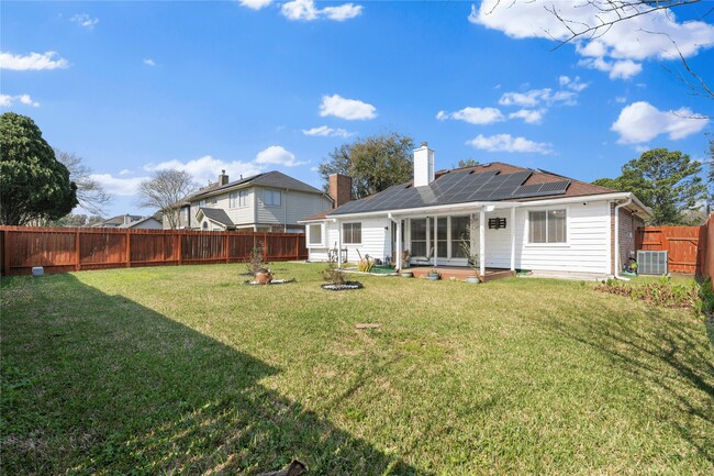 Building Photo - 806 N Willow Dr