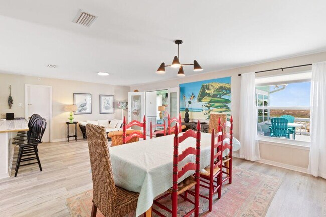 Building Photo - 2928 W Beach Blvd