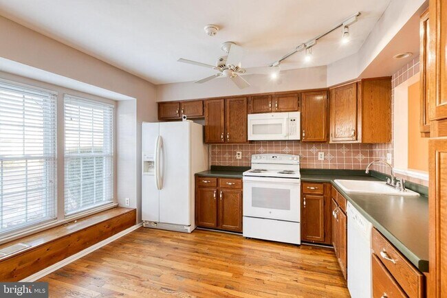 Building Photo - 684 Lions Gate Ln