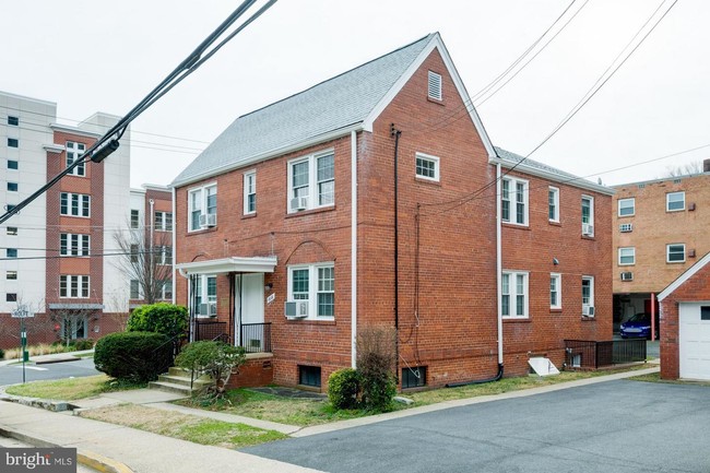 Building Photo - 1808 16th St N