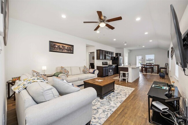 Building Photo - 16684 Lonely Pines Dr