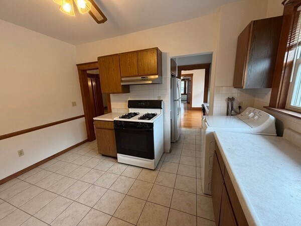 Kitchen - 227 Riverside Ave