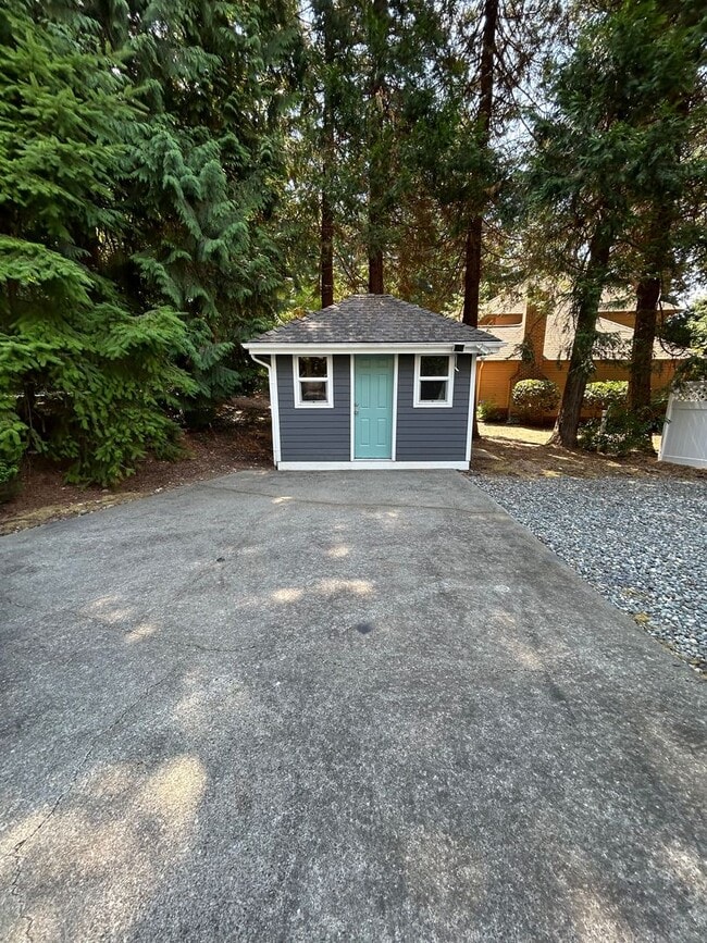 Building Photo - For Rent – Stunning 4-Bedroom NW Contempor...