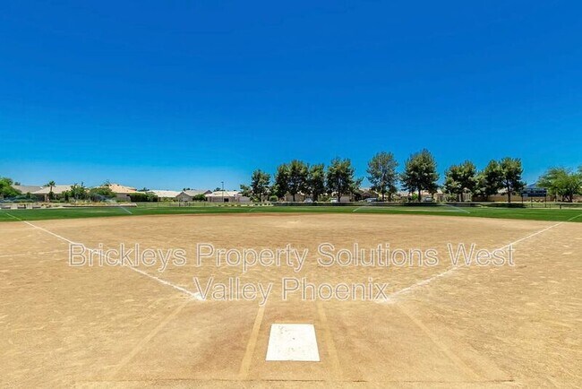 Building Photo - 18151 N Fiesta Dr