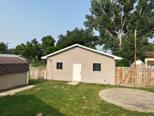 Building Photo - Single Family Home