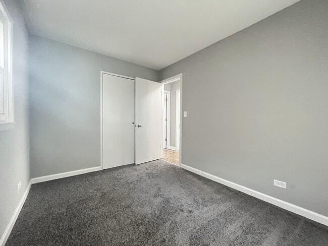 Building Photo - 1606 N Poplar Ave