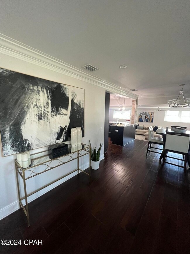 Building Photo - 1528 Oak Ave