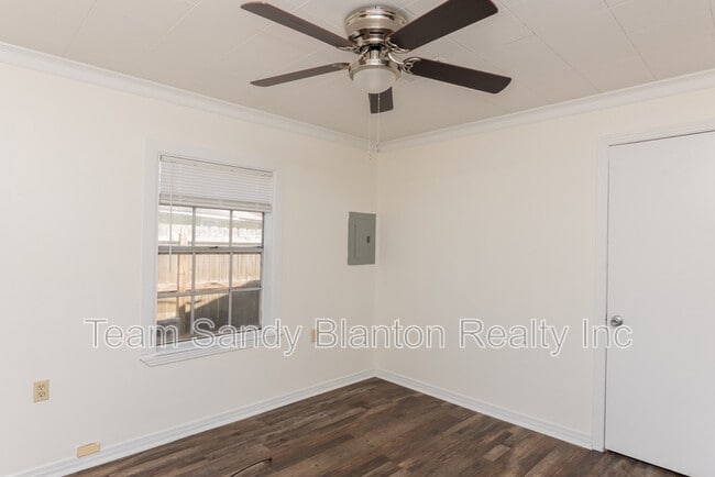 Building Photo - 802 Rue Max St