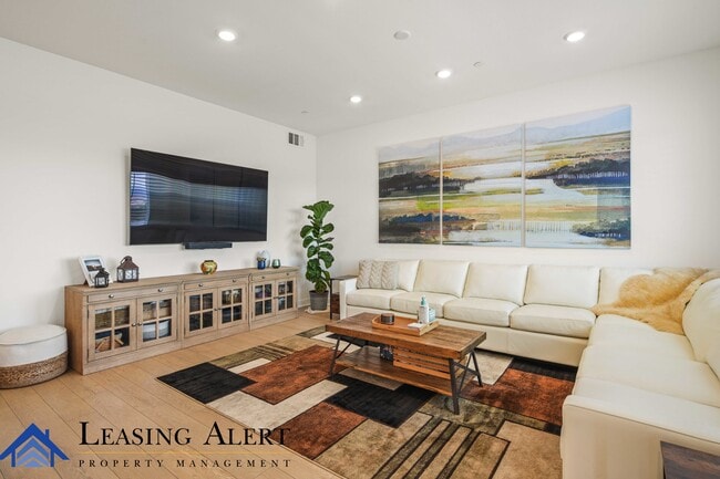 Building Photo - 26773 Laurel Mountain Lp