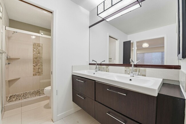 Building Photo - Hidden Gem at Saratoga Creekside – End Unit with Yard