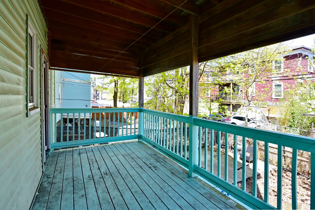 Building Photo - 175 Callender St