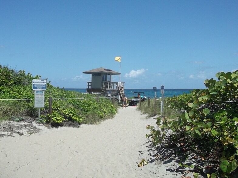 Building Photo - 951 De Soto Rd