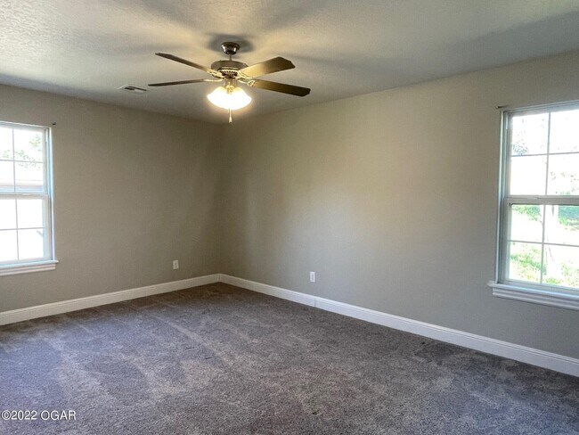 Building Photo - 1121 E 42nd St