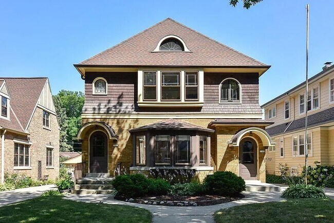 Building Photo - 2360 N 72nd St