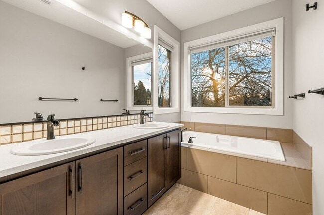 Building Photo - 7898 SW Capitol Hill Rd