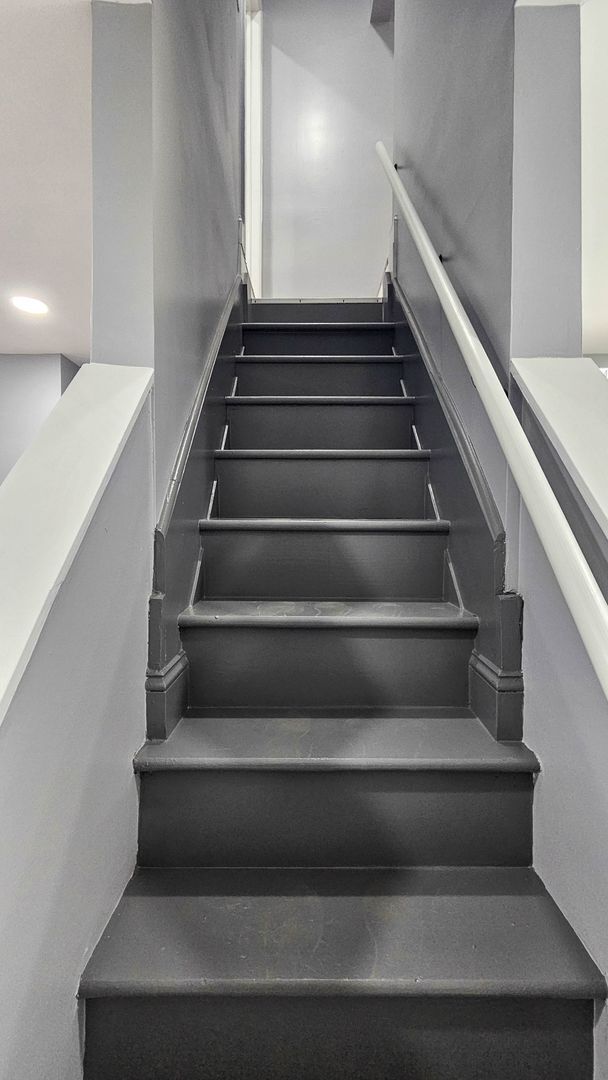 Building Photo - Must See!