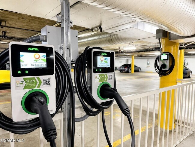 Building Photo - 620 S Gramercy Pl