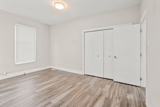 Building Photo - 2522 Iowa St