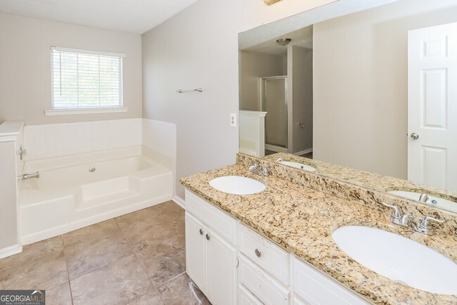 Building Photo - 843 Shoals Ct
