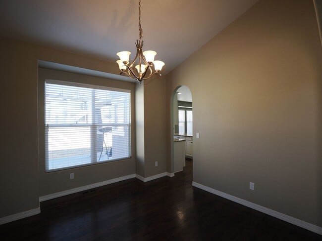 Building Photo - 5 Bedroom Home with AC in Cordera!