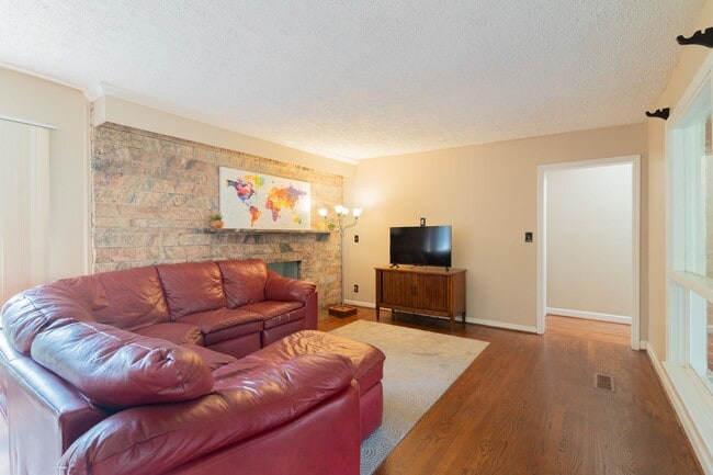 Building Photo - Furnished Midtown 4 Bedroom/2 Bath Home, C...