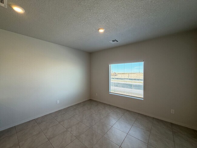 Building Photo - 6118 Chicago Dr SE