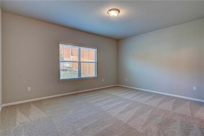 Building Photo - 2212 Bettylou Ln