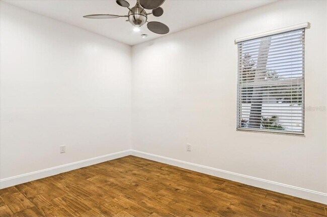 Building Photo - 516 Walking Fern Loop