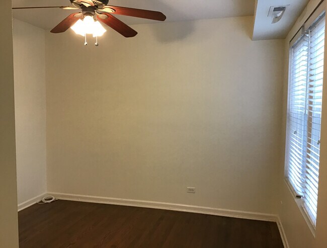 Building Photo - 4423 N Lawndale Ave