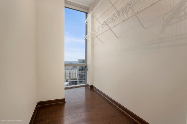 Building Photo - 1211 S Prairie Ave