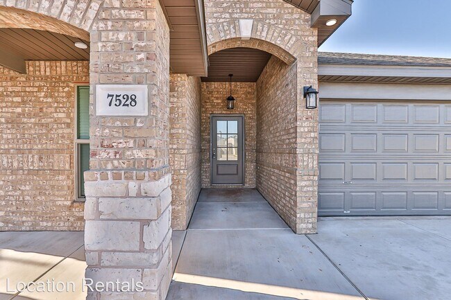 Building Photo - 4 br, 2 bath House - 7528 98th Place