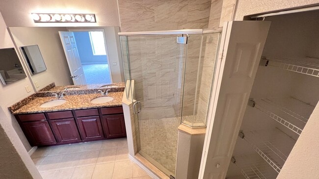 Building Photo - Beautiful 3/2 Townhouse Available !!