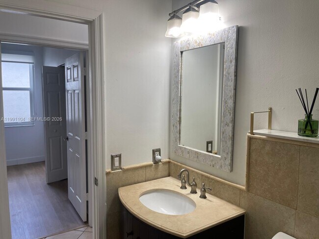 Building Photo - 1137 Croton Ct