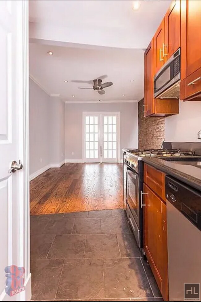 Building Photo - Act now on this gorgeous 1BR 1BTH apartmen...