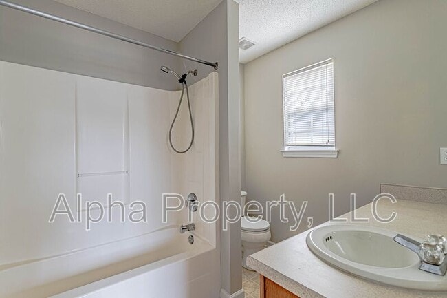 Building Photo - 4 Buzzell Ct