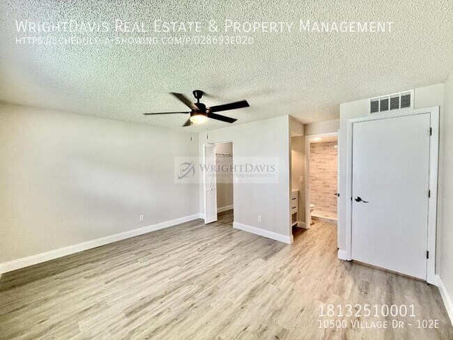 Building Photo - 10500 Village Dr
