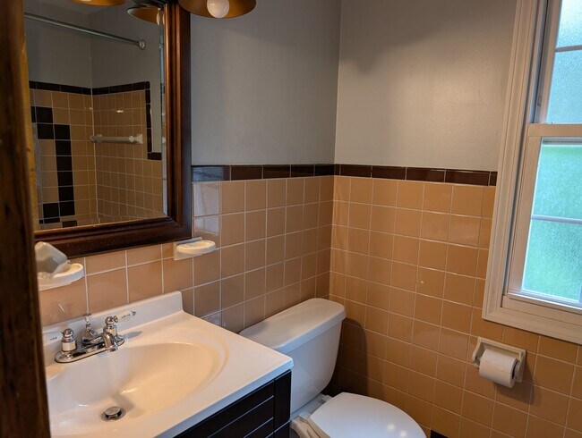 Building Photo - 8983 Highland Dr