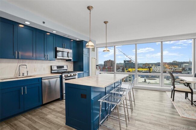 Building Photo - 1 Broad St