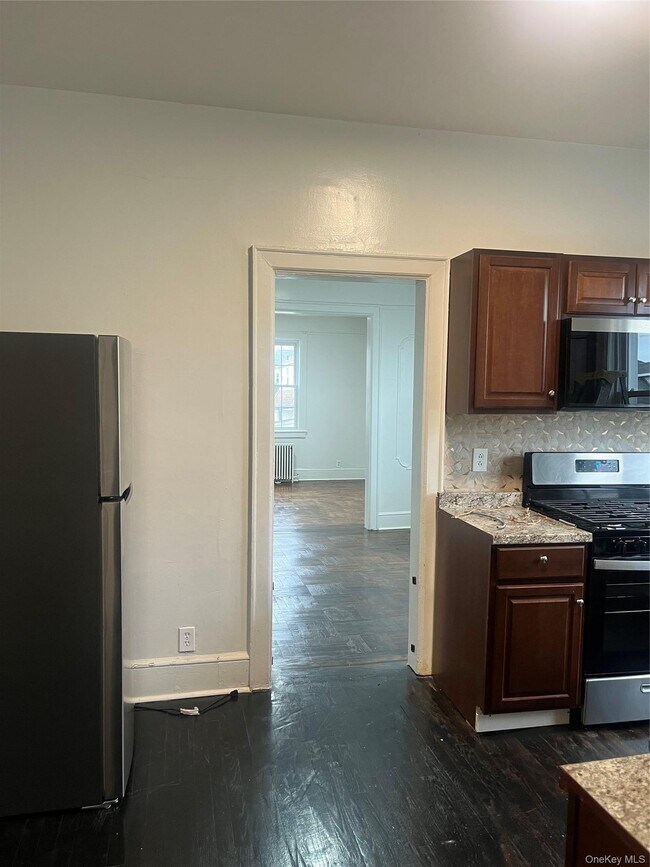 Building Photo - 23 Alida St