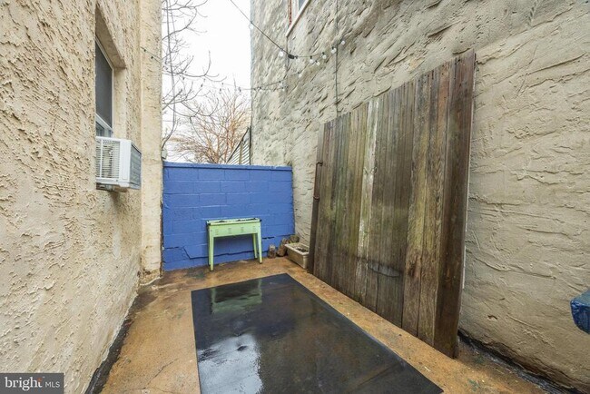 Building Photo - 2100 E Dauphin St