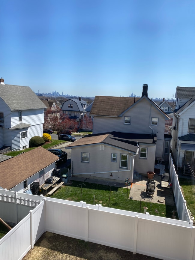 Building Photo - 464 Chestnut St