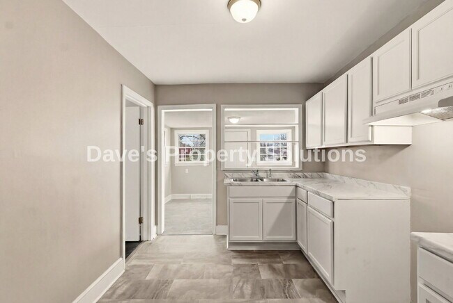 Building Photo - Beautifully updated and ready for its new tenants!